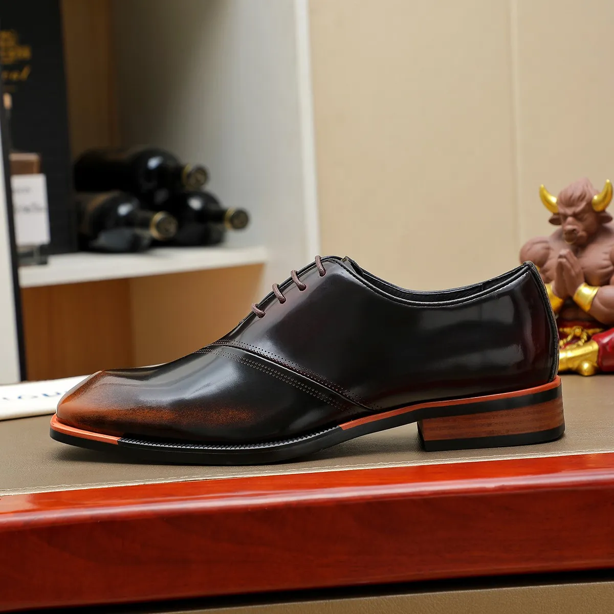Men's shoes 💰620 💰 Louis Vuitton LV ® Autumn and Winter 🆕 models 🔛Full shoe counter First layer cowhide, 🐂leather lined casual shoes for men, super soft outsole, essential for driving. Counter synchronized original first layer cowhide completely 1:1 mold customization 🌹Top version, 2 colors available! Number: 38-45 (37.46. Customized)